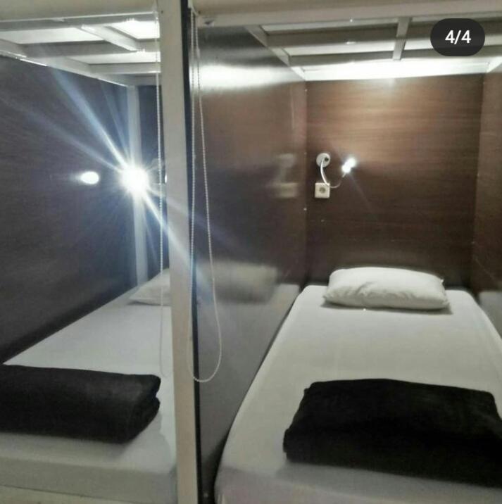 Hostel The Backpacker Semarang Exterior foto