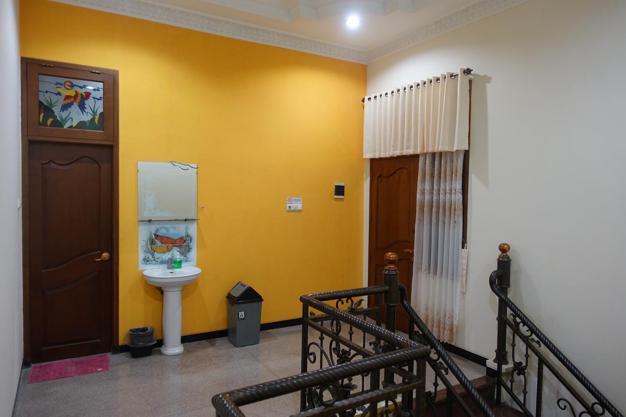 Hostel The Backpacker Semarang Exterior foto