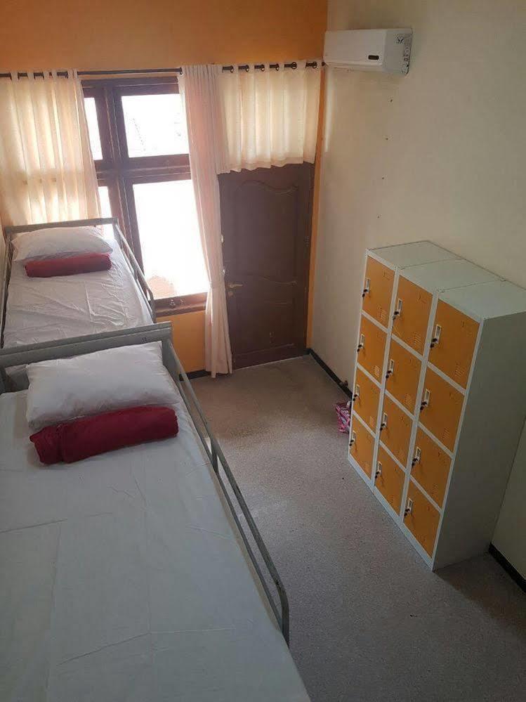 Hostel The Backpacker Semarang Exterior foto