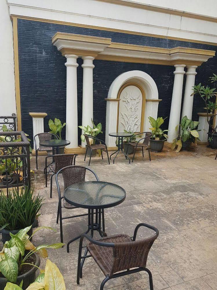 Hostel The Backpacker Semarang Exterior foto